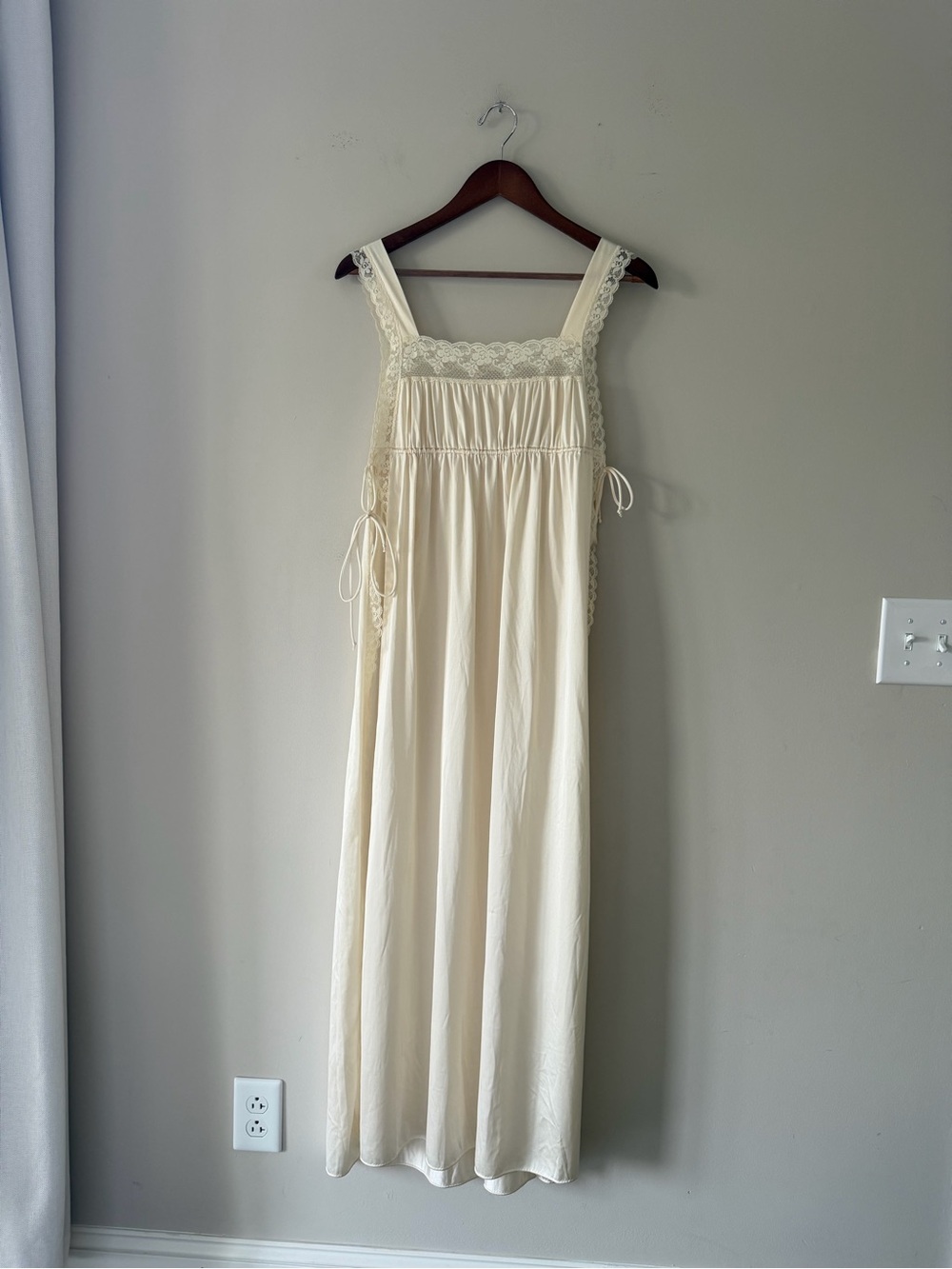 Jolie Two Vintage Lace-Trim Butter Yellow Long Nightgown Size Small
